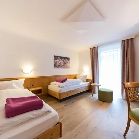 Naturparkhotel Adler Hotell